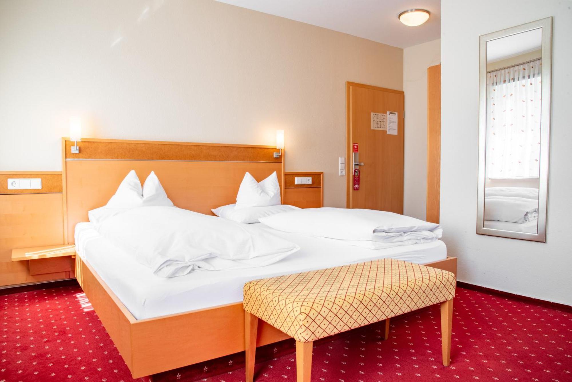 Hotel & Restaurant Post Laichingen Exterior photo